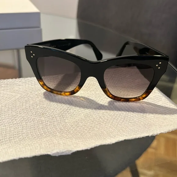 Great condition. No scartches. Celine Sunglasses Celine Triomphe S (55 - 18) with Brown lenses and Black  main image 4